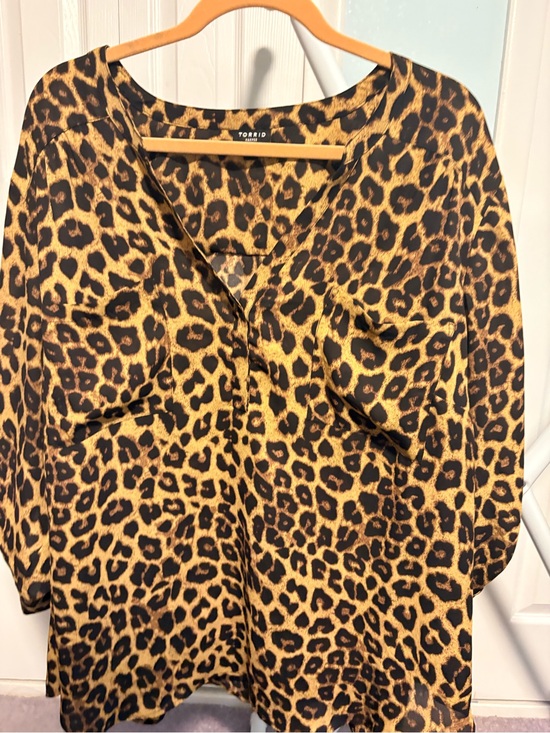 Torrid Curve Tops - Torrid Harper Leopard Print V-Neck Blouse - Brown and Black Size 4x
